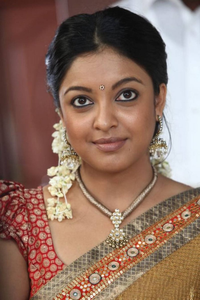 Leviathn01's tweet photo. Theeratha vilayattu pillai movie actress' thread 🧵 

1. Tanushree Dutta As Jyothi
Age - 42
heroine of 90s kids favourite aashiq banaya song 😍🥵

insta id - Imtanushreeduttaofficial https://t.co/PRAUPje4i6