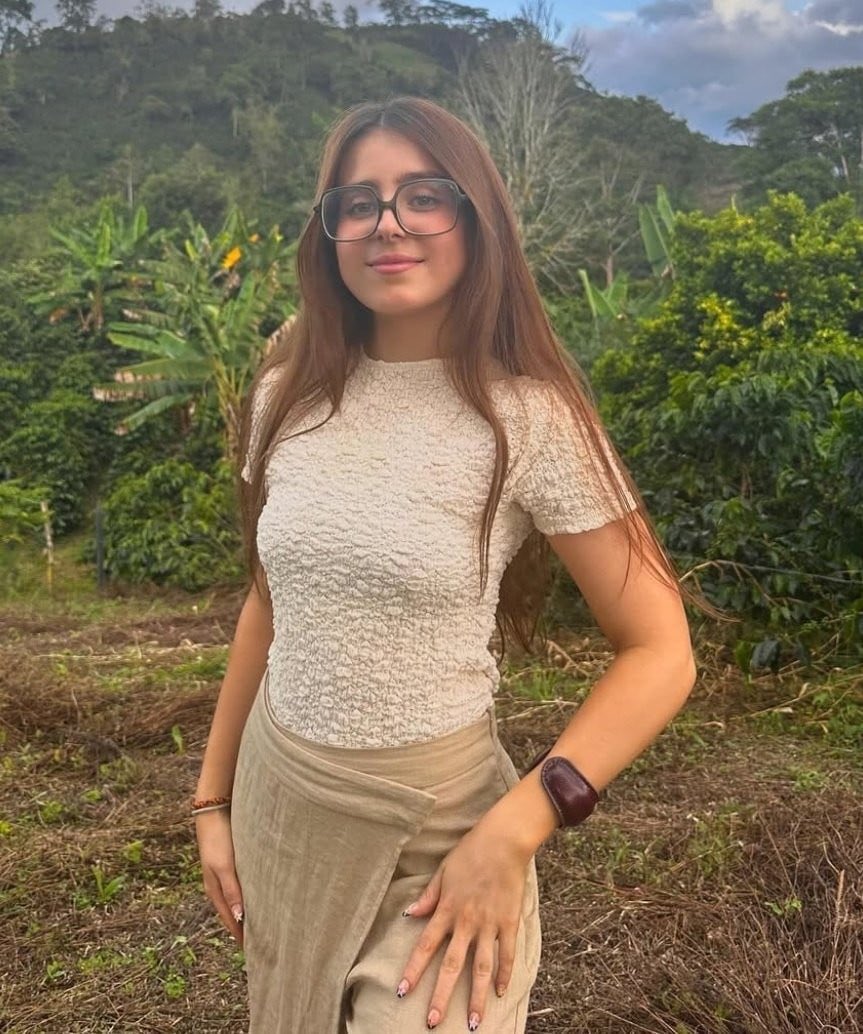 lululem0ng1rl's tweet photo. // HOLAAAAAAAAAA, alguien por favor me puede dar una Roro? Quien quiere ser mi Roro, me comprometo a darle muchos besitos y atención… y si no e la dan me veré obligada a crearmela 🫵🏻😾, advertidos están… POR FAVOR DENME JNA ROROOOOOOOOOOOOOOO.

Besitos. ✨ https://t.co/dwgjKwFbBp