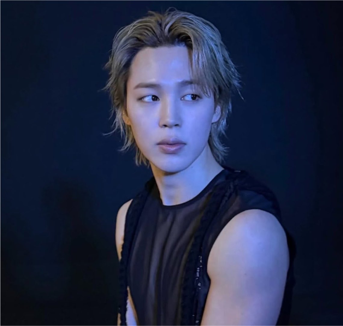 cocojm_0t7's tweet photo. [NEWS] #Jimin is a key artist behind BIGHIT MUSIC’s strong presence, contributing to its #2 ranking among Korea’s biggest music companies with a 6.3% chart share 🔥 

#1. SM Entertainment 9.2%
#2. BIGHIT 6.3% https://t.co/lEEf0ZEFgJ