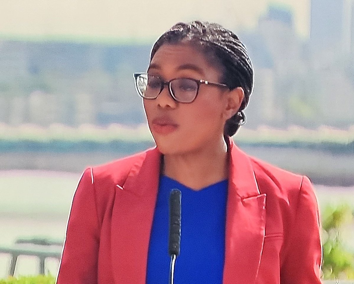 TStandfield1789's tweet photo. Kemi Bay-denoch, a cabinet minister in a Tory government that closed 23 prisons and released thousands of prisoners early, complains about early prisoner release.
Pathetic hypocrite.
@KemiBadenoch @Conservatives https://t.co/gNYwYGHKpb