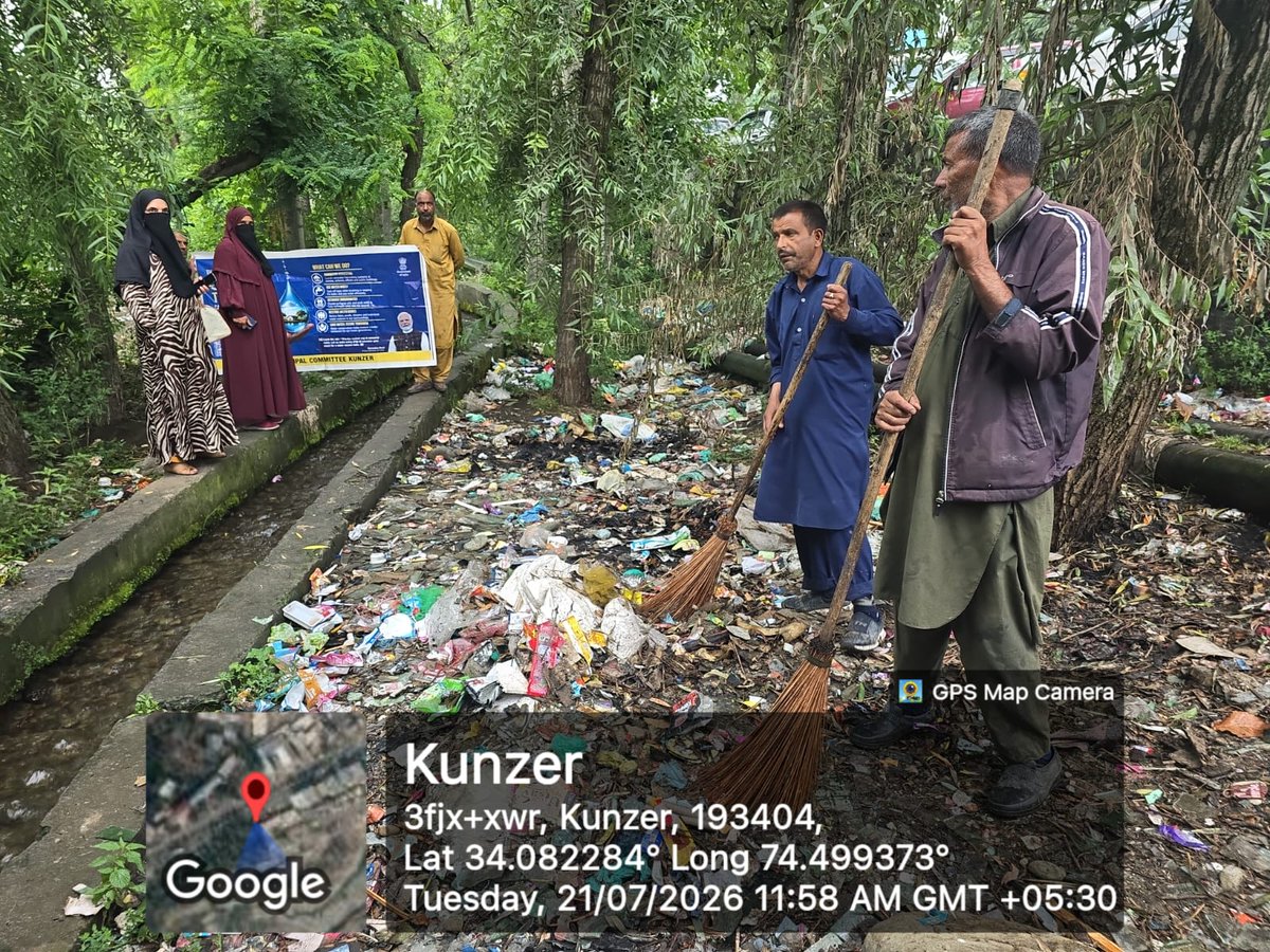 MCKunzer's tweet photo. Rainwater is a gift of nature. By harvesting it at homes, schools, offices, and community spaces, we can conserve water, recharge groundwater, and rejuvenate ponds and wells.
@DCBaramulla
@DULBKASHMIR
#amrut#catchtherain https://t.co/eLmKcK68lc
