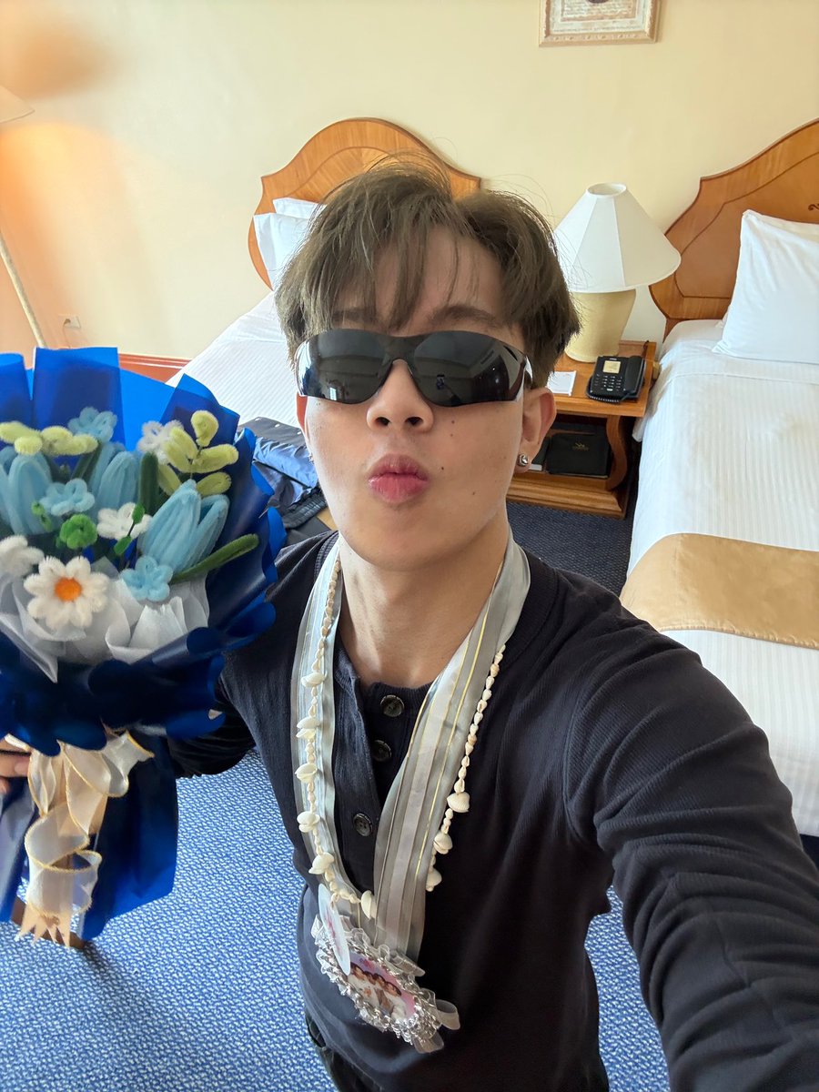 toothplate7_'s tweet photo. salamat kaayo cebu for the warm welcomee !! from seeing u guys sa mga hineheld niong cse for us online to seeing u guys in person :(( thank u cebu and cebu hanies 🫶🏻 babalik kami pramis 😛 gihigugma ko kamong tanan!! ops ops opss
 #ajaa https://t.co/fI64mTGozQ