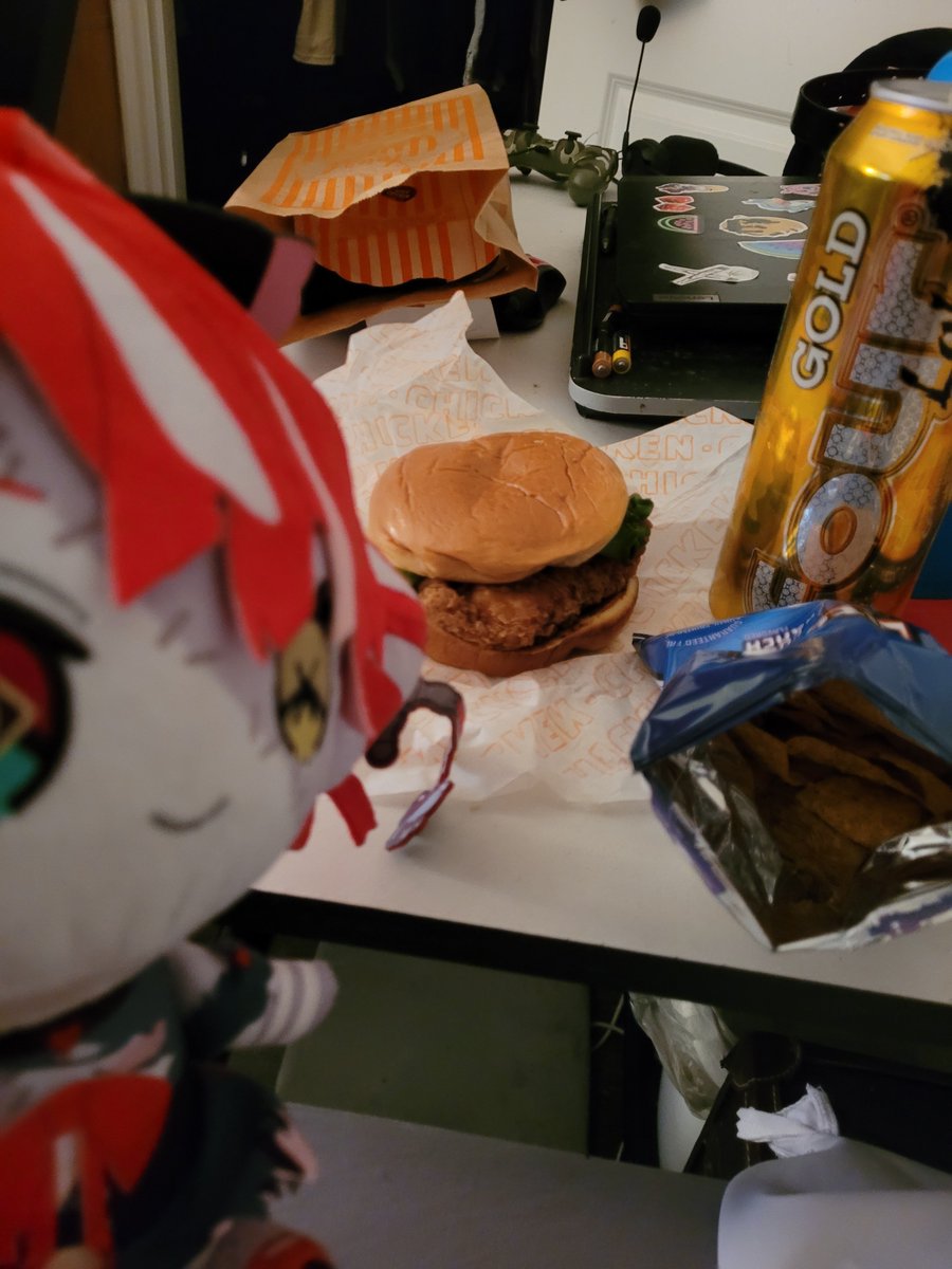 BokutouSamurai's tweet photo. Back from work oomfies and it looks like I have rest of the week off

Gonna have some midnight chow with Ollie and some sip

Expect lollipop chainsaw final stream in text day or so https://t.co/iB87FS91f6