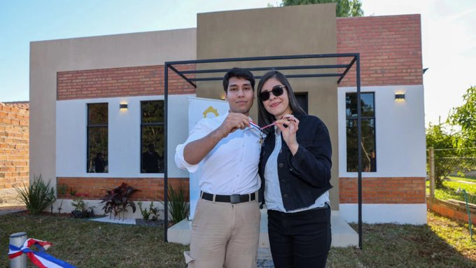 santiagasu's tweet photo. 🏡🇵🇾Hermanos sumaron sus salarios mínimos y accedieron a un préstamo de G. 340 millones, con una cuota fija de G. 2.500.000 y un plazo de hasta 30 años

https://t.co/ibFtTCNwOf https://t.co/zZVSo9UrWs