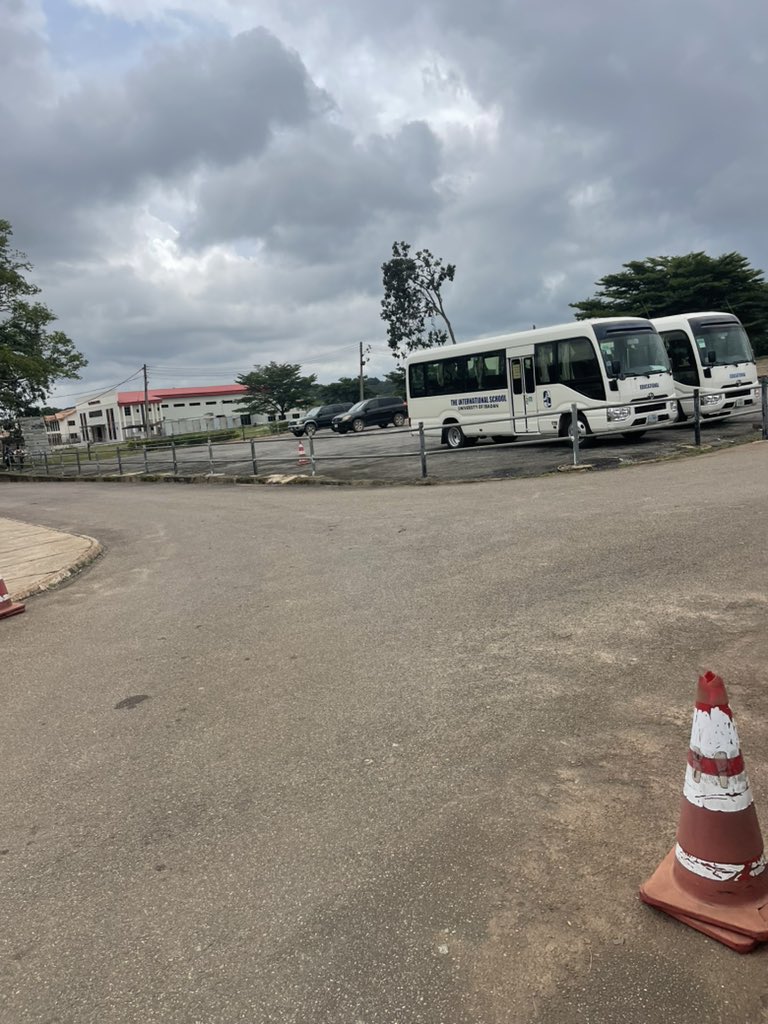 tifemmy_'s tweet photo. 📍 ISI, UI

12:42pm https://t.co/k1nPehOSOU