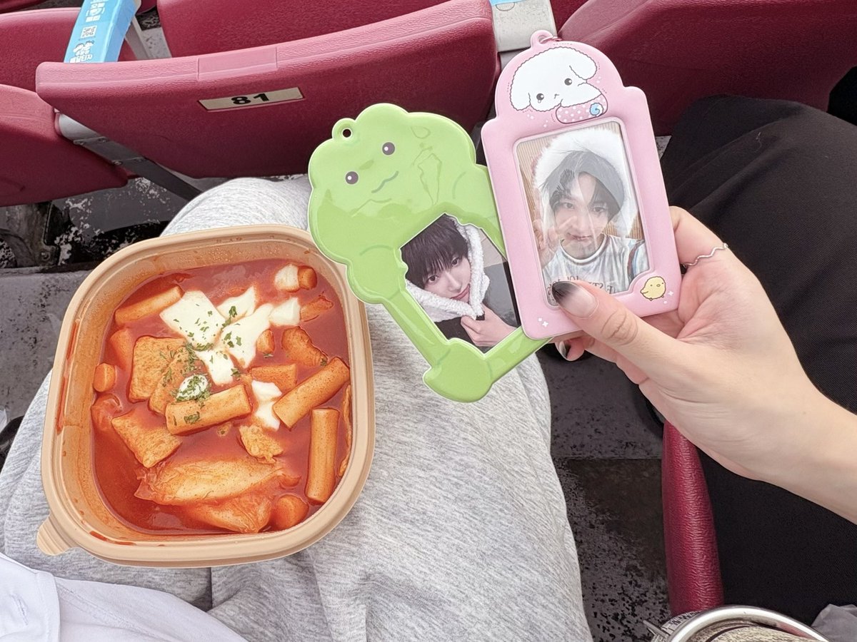 remoxni's tweet photo. 스포츠는나랑안맞는걸로🥲😥😓 https://t.co/0PLc1E59qm