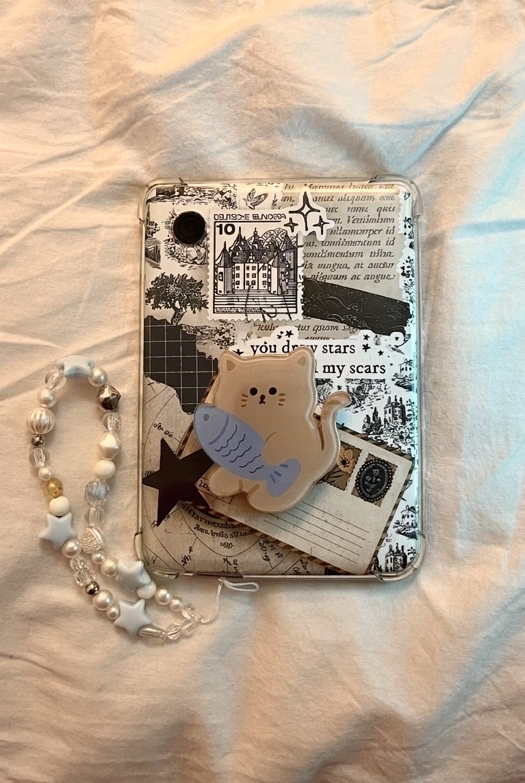 kiaramicea's tweet photo. front of my kindle            back of my kindle https://t.co/epvelqEIvX