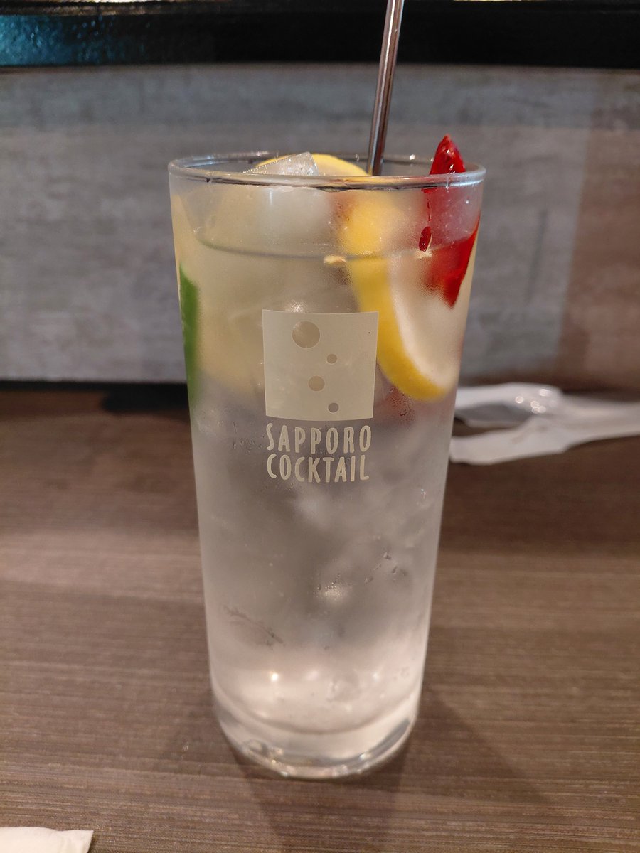 1VBGaDw8UCORsu1's tweet photo. 特別メニュー
『スパイシーレモンサワー(唐辛子3本入り)』
#Risso #挑戦者求ム https://t.co/cjS2YAKefr