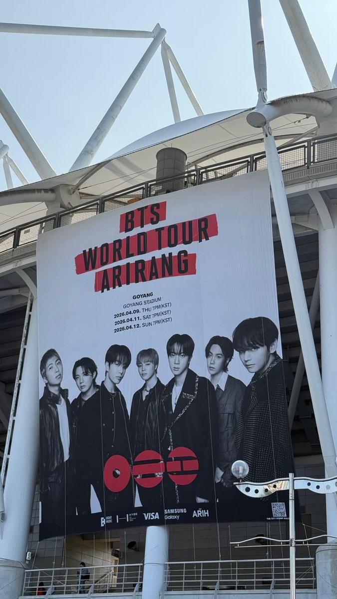 imdayanecosta's tweet photo. 𑣲⋆⟭⟬⁷.ִֶָ⋆ Vai para o show do BTS? Estes são os itens da Shopee que você precisa garantir antes do grande dia; A theard completinha e com itens sem taxa ²♥︎! 🧵 𓂃 https://t.co/hQEOtcjGtc