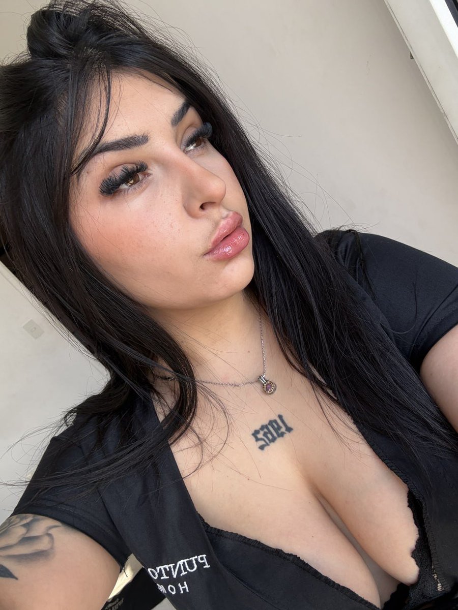 sexyannahxx's tweet photo. I look innocent until you get to know me https://t.co/kyqzqjHTzf