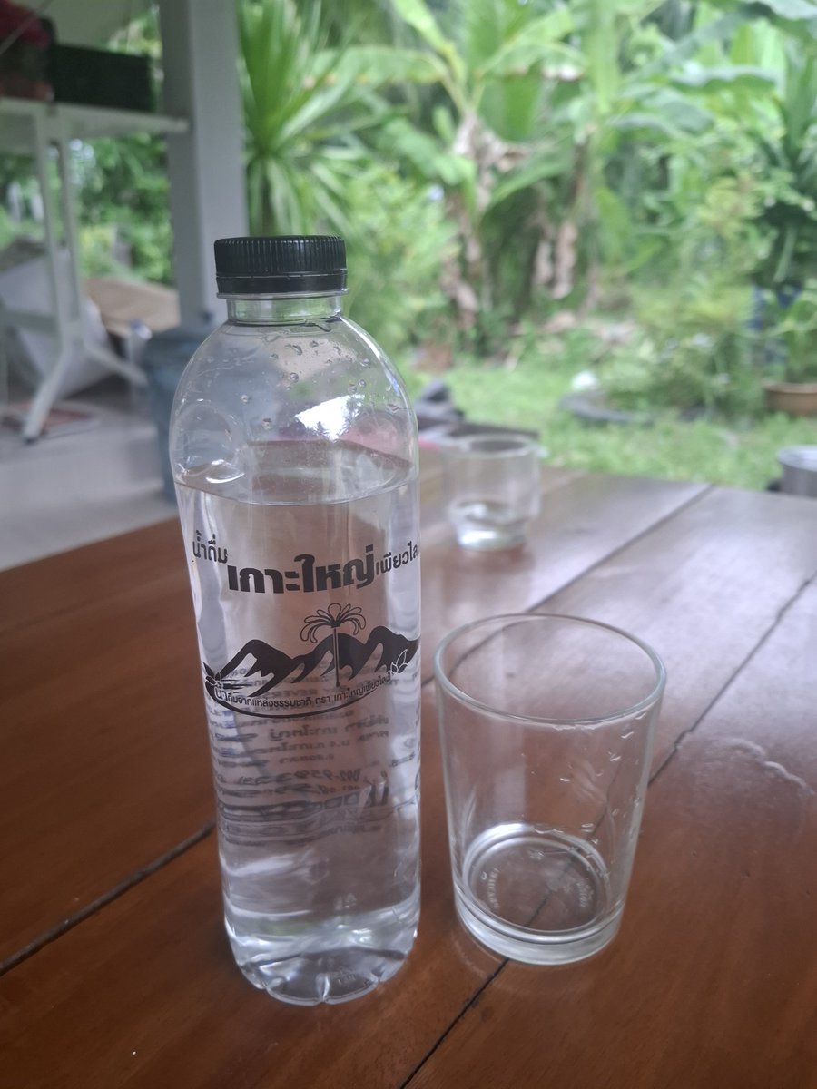 KOOK48494963's tweet photo. ดื่มน้ำวันล่ะนิด https://t.co/KCA2uVhtEJ