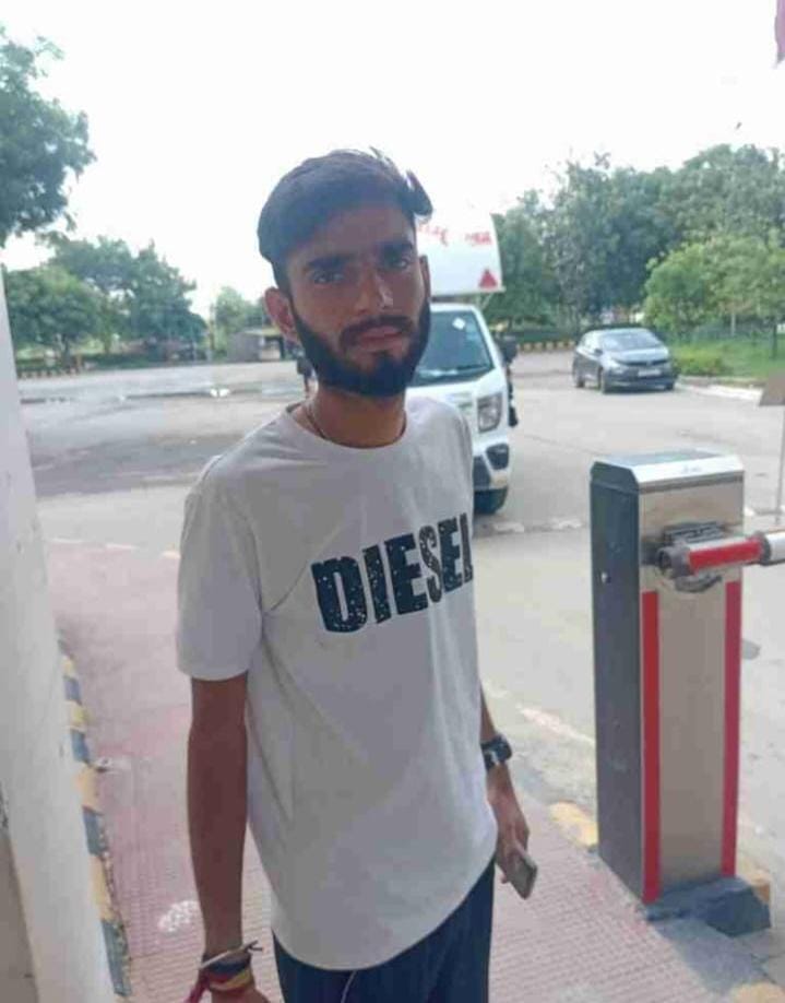 hisushilb's tweet photo. Company handlers Rakesh Sharma (8708808754) and proprietor Amit Kumar took down https://t.co/oL4uLeSVoW after being reported. Goods loaded from Sector 91 Gurugram. #Grievance #HarSamay @police_haryana  @gurgaonpolice https://t.co/Y2BI7UiDLp