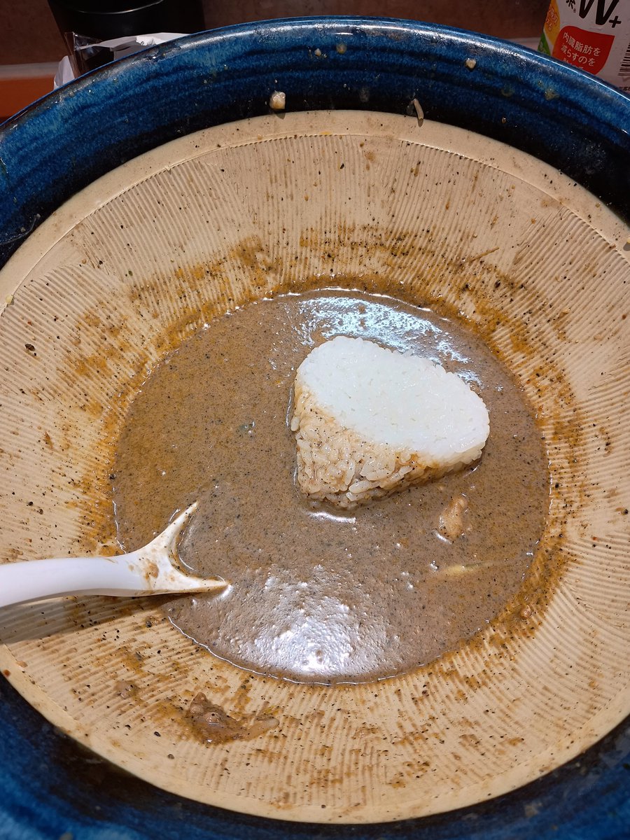 P5Us1's tweet photo. THESUNCOMEN
月パンコラボ冷やしブラック担々麺1キロ
食べ進めるうちに香辛料が色々出て来て段々美味くなるやつ😆締めにコンビニおにぎりで余すことなく堪能🍜
ごちそうさまでした‼️
#サンコメ
#月とパンダ
#富山ラーメン https://t.co/AbDuf7AuCu