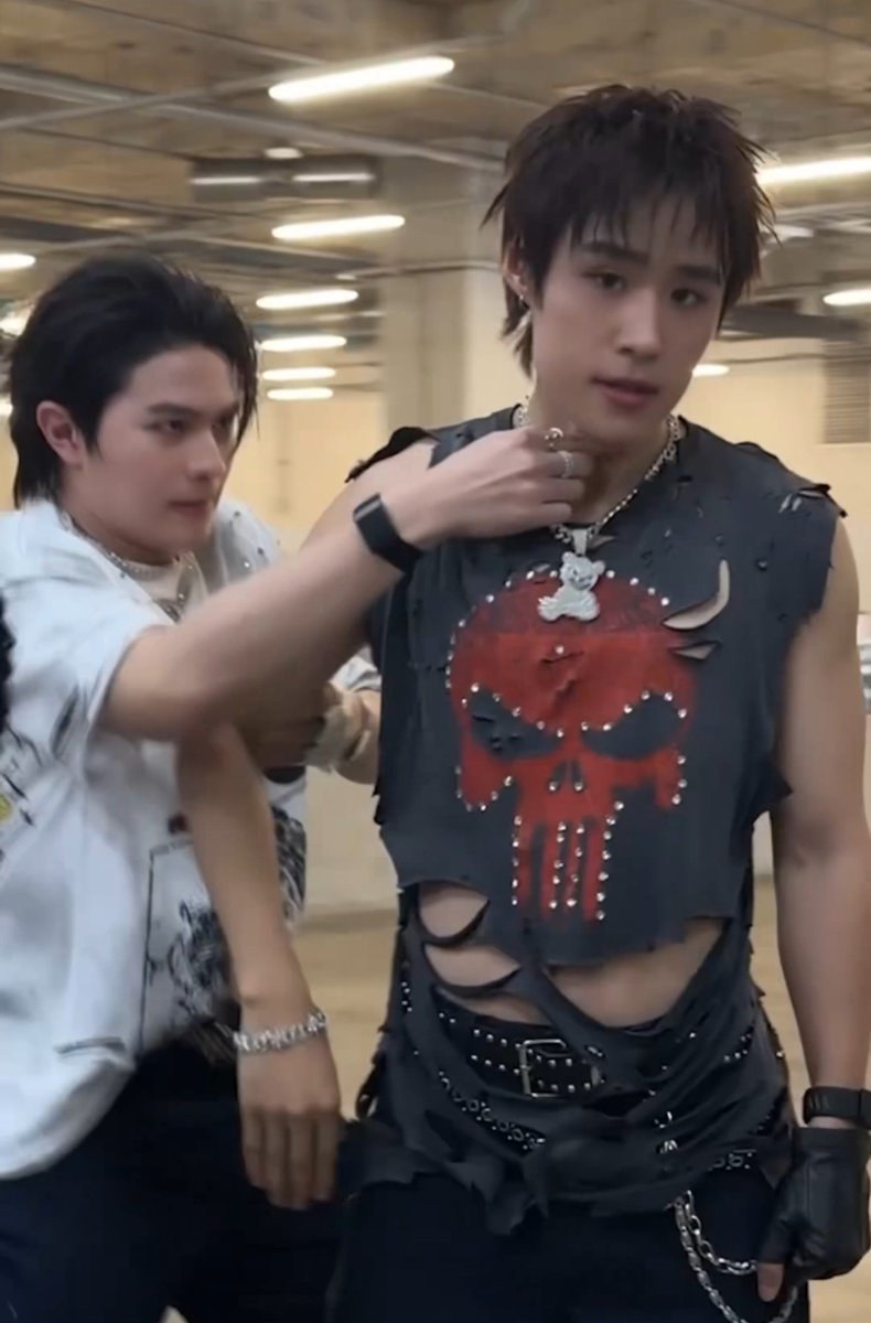 imyourwl_'s tweet photo. ก้ว่าเสื้อพิ่น้าทเมื่อวานคุ้นตามาก พิ่เน่มเคยใส่ตอนฮาโลวีนปีนุ้นนนนนนน น้องเรียบร้อยพิ่โป่โป๊มากชุด😆 https://t.co/8iQCgQn1iN