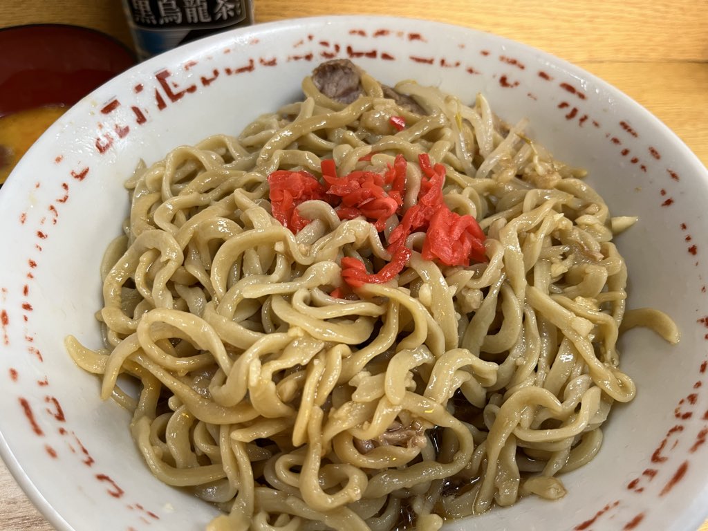 garasuno's tweet photo. #ラーメン二郎環七新新代田店
小(ニンニク・アブラ)¥1100
冷まし中華¥200
なまたまご¥100
紅しょうが¥50
今日はホームの新新代田で冷まし中華。
冷まし中華、なんでこんなに美味いのか。アブラに程よい酸味、ニンニクとFZでさっぱり。紅しょうがは倍量頼むべきw美味しゅうございました！
#ラーメン二郎 https://t.co/KmsHNig5IU