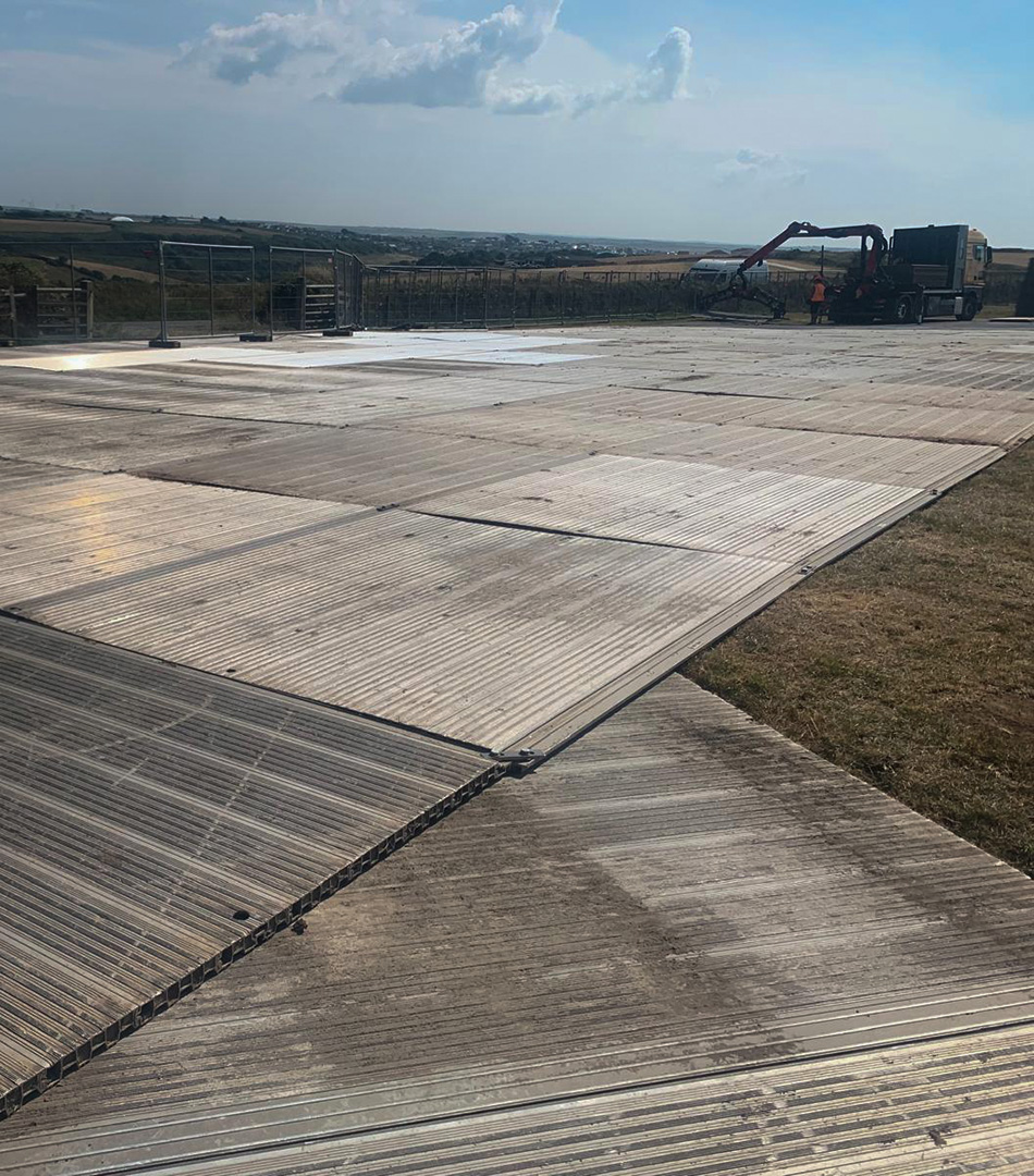 TrackwaySol's tweet photo. Another Boardmasters set-up 🏄
✅ 1100 aluminium panels
✅ 12 aluminium steerable panels
✅ 20 PVC panel edges
We've created vehicle access, VIP parking, dedicated emergency access and platforms for 9 stages.
#trackwaysolutions #groundprotection #boardmasters #festival https://t.co/7YqiDtJ6p2