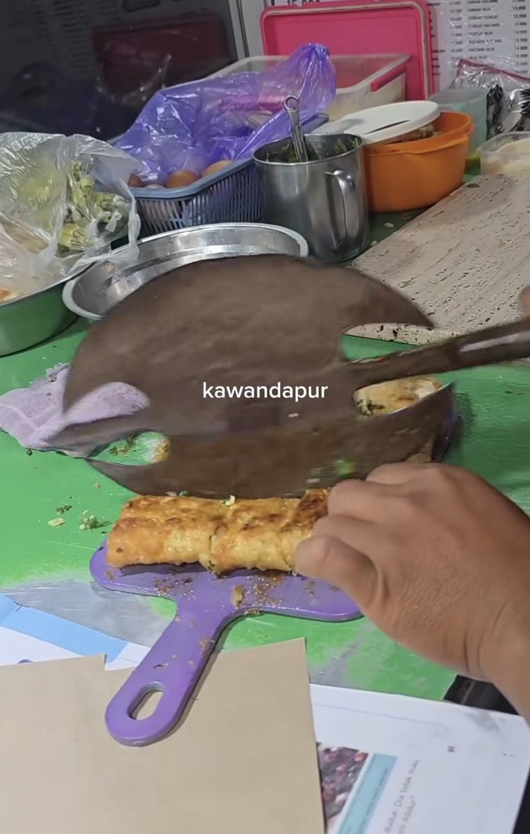 Baroindra's tweet photo. Sewajarnya tukang martabak aja buk 😔 https://t.co/fXPny0Y5sQ