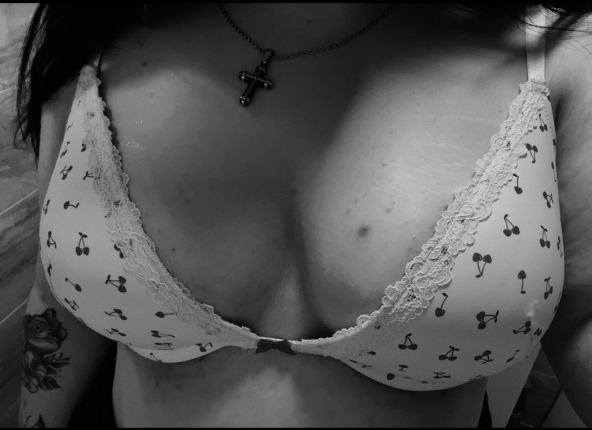 MACABREPUP's tweet photo. ⋆˙⟡♡  new pinned  ˖•✧
ʚ you can call me bunny!
ʚ 22 {2004} - MDNI
ʚ hard kinks + tabooo, no tw
ʚ owned and owner all flirting is platonic
ʚ switch | bi | poly curious 
ʚ 5’4 alt girl ♡
ʚ menu available !
~ tweets and scenarios are fantasy ~
♡  stoner goth princess  ♡ https://t.co/yy3vWPbwK1