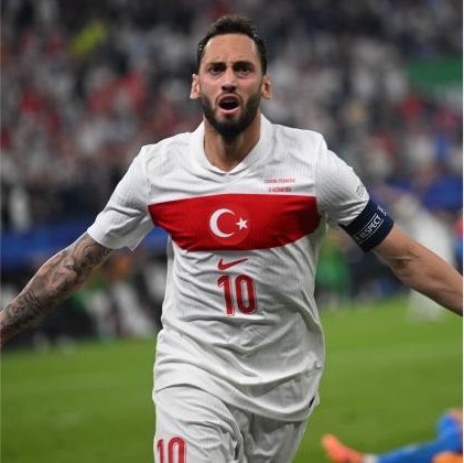 emiroskifb's tweet photo. Kanteden çıkılıp Hakan Çalhanoğlu alınmasına okey misiniz iş yapar mı bizde https://t.co/0G3bXuP9qu
