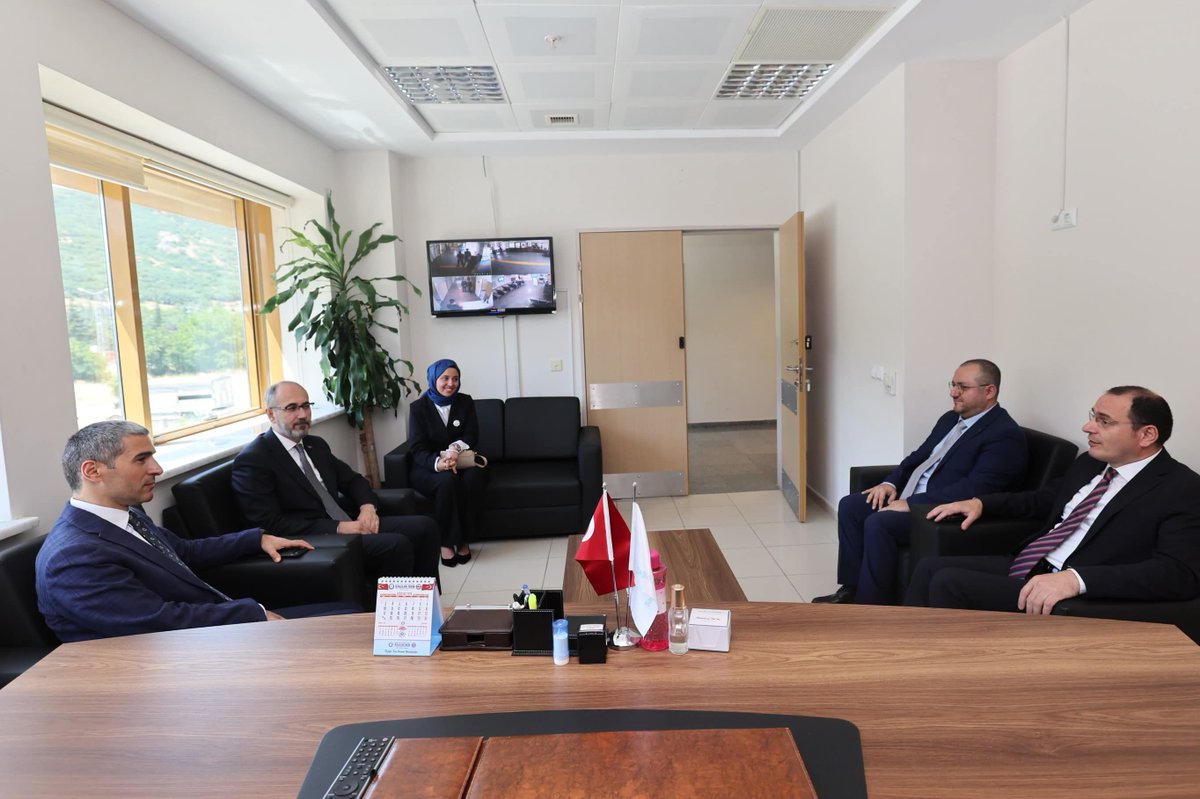 afyonism's tweet photo. İl Sağlık Müdürü Dr. Hakkı Öztürk, Valimiz Dr. Naci Aktaş ile birlikte Çay Devlet Hastanesini ziyaret etti.
https://t.co/mfdI82sszC https://t.co/ngBiSsWD4A