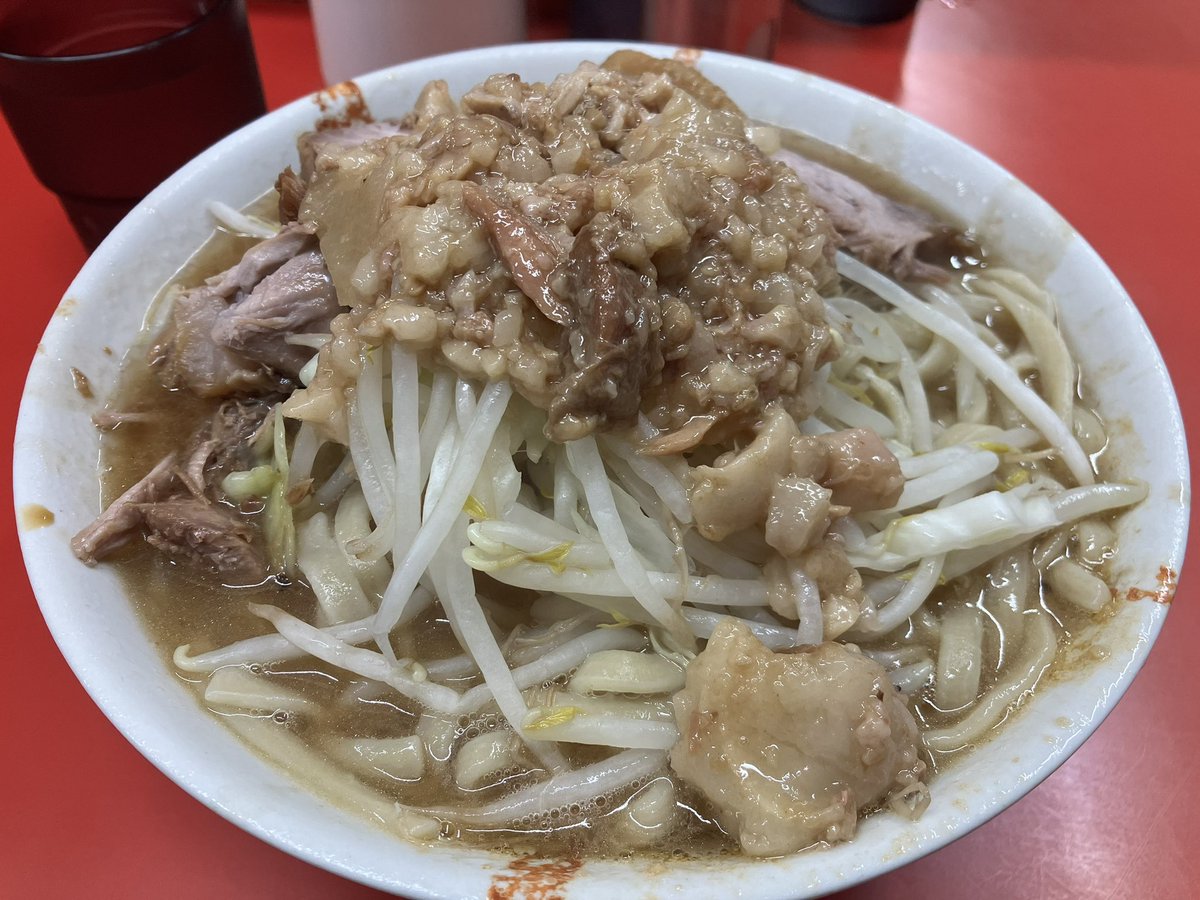 sagashiteFuture's tweet photo. 一橋学園二郎
小 ヤサイ少なめアブラ

ウッメェ～～～！！！
豚、ハオかもしれなくて

完食。チャリンコで来たので頑張って帰ります… https://t.co/T69oBeWGor