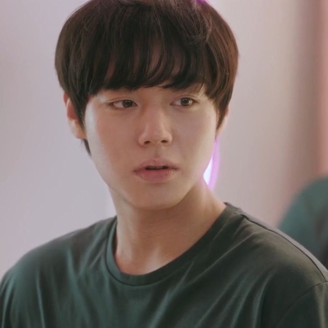 j58092186's tweet photo. 안수호 팬티 보이는데 사람들 다 새깅인줄 알고 말 안해줌

그러다 나중에 시은이가 너 속옷 보인다고 말해줘서 

-엉? 엥 시발 뭐야 ㄸㅋㄸㅋ하면서 바지 올림 https://t.co/t3FFnYnDt4