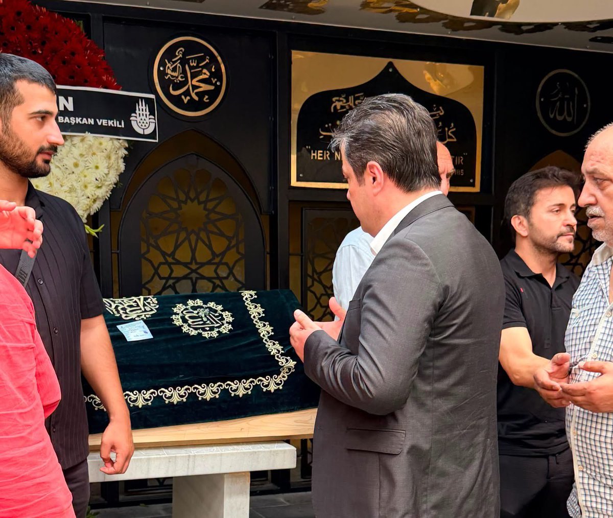 fatihsmcicek's tweet photo. Belediye Meclis Üyemiz İsmail AKKAYA vefat etmiştir. Merhuma Allah’tan rahmet yakınlarına sabr-ı cemil niyaz ederiz. 
📍 Sultançiftliği Merkez Camii https://t.co/M1XfYECEBs