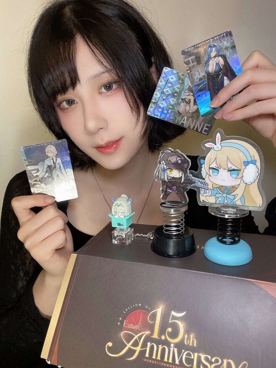 nao_mitsu23's tweet photo. 恭喜少女前線2：追放1.5 周年！！

終於收到官方精心準備的番茄大王禮盒啦🍅

這次改版活動好豐富！身為指揮官aka蕃茄大王，我也有抽空努力應援喜歡的人形😤🦍
很累的時候都會開一下休息室，喜歡的人形對我笑他喜歡我😵‍💫
角色真的很香來一起當指揮官吧！
#少女前線2
#追放
#追放一點五周年 https://t.co/XBEjuK3pGP