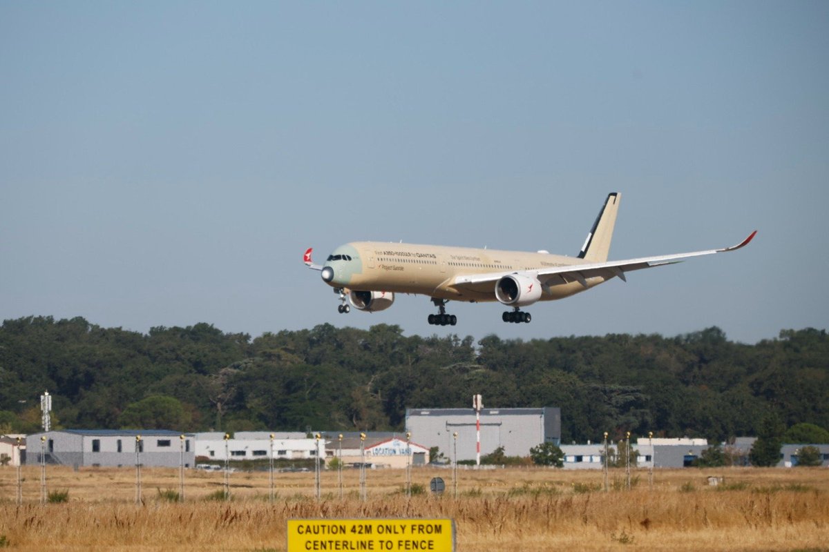 airwaysmagazine's tweet photo. 🟢 #DidYouKnow | The Airbus A350-1000ULR test aircraft (F-WULR) completed a record-breaking 24-hour, 24-minute nonstop flight from Melbourne to Toulouse, covering 12,460NM (23,075.92 km). The milestone surpassed the Boeing 777-200LR's 2005 endurance record of 22 hours and 42 min. https://t.co/zL9TWUNgZE