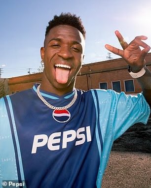TouchlineX's tweet photo. 🚨 𝗡𝗘𝗪: Vinícius Jr. has built one of football’s biggest commercial empires, with 16 global sponsorship deals including Nike, Pepsi, PlayStation, Prada, Visa and Gatorade.

As part of his current Real Madrid contract, the Brazilian reportedly gives the club around 50% of his image rights income, meaning Madrid earn millions from his off-the-pitch brand deals as well as his performances on the pitch.

The size of Vinícius’ commercial empire is also believed to be one of the key topics in his ongoing contract negotiations with the club.

— @DailyMail