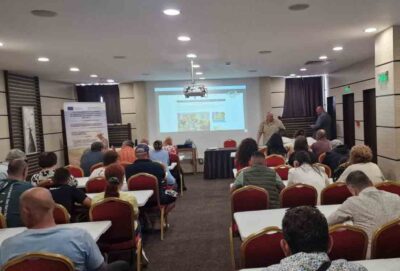 CropMatchingEU's tweet photo. 🌱 More than 60 farmers and agricultural professionals joined a training organised by #AUP on sustainable farming in #NATURA2000 areas, strengthening knowledge for more resilient agriculture.

 Read more👉https://t.co/qeSCON27KH https://t.co/eiytyyuM37
