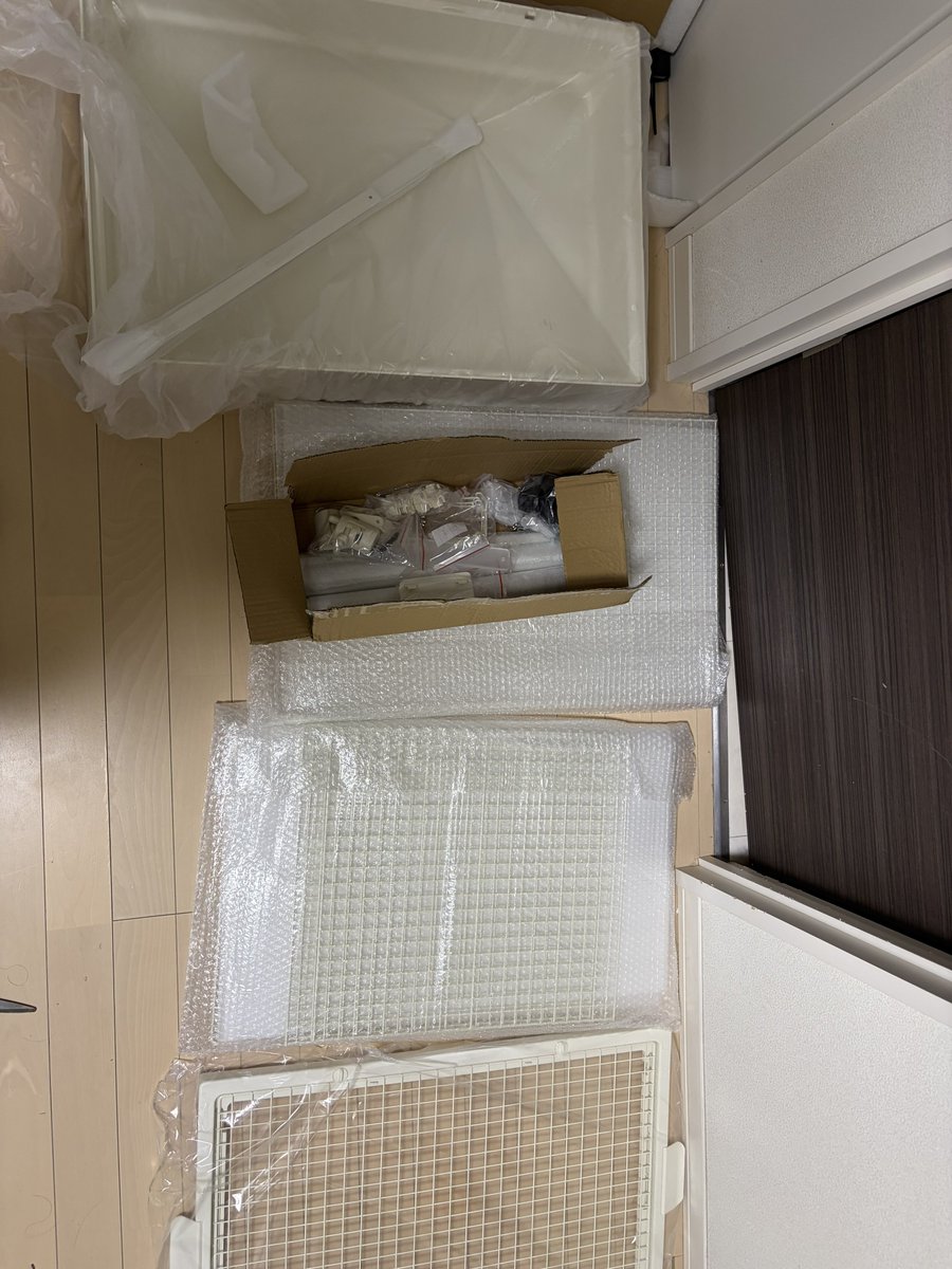 KingFu1220's tweet photo. アクリルのフロントパネル外側は傷が付きやすいと思うのでガラスコーティングをして、土台だけをまずは作成 https://t.co/jvq0Pmu9XC