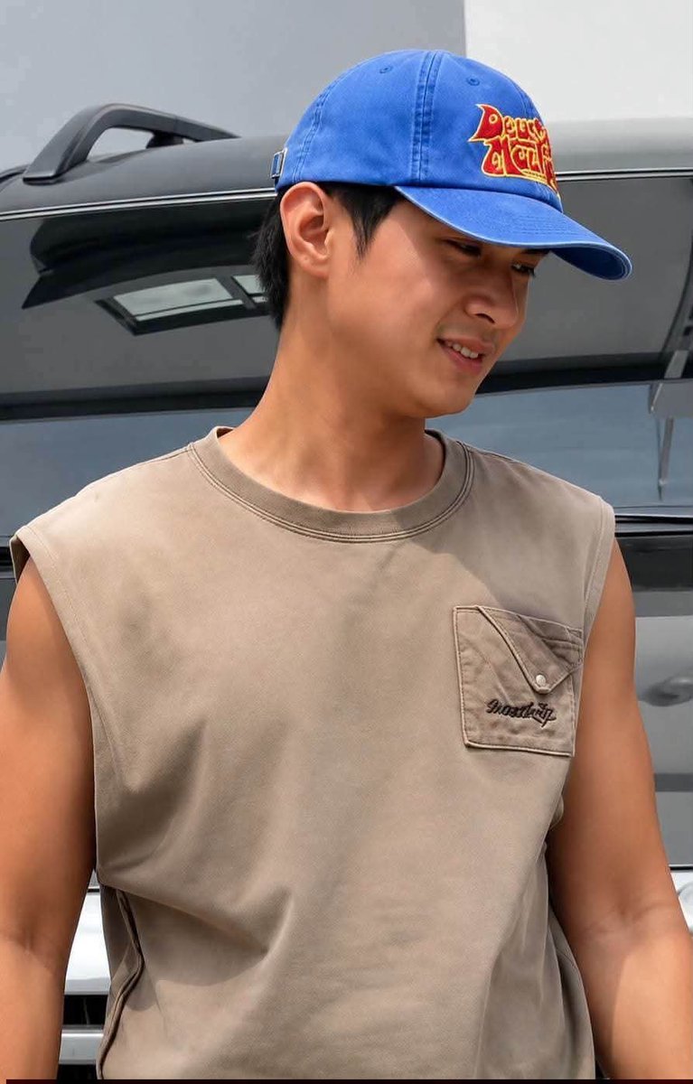 FyangV's tweet photo. Kaninong asawa to napaka pogi 😍anyway congrats sa big project mo bossing. 💛 

#JMIbarra https://t.co/90OHMDB4Mi