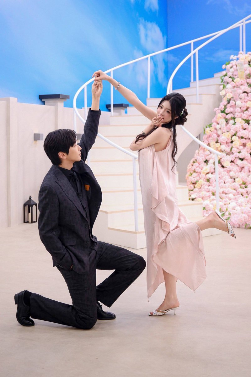 Just_kasibook's tweet photo. Happy ending for the CEO and Ballerina couple 😭😭🫶🏻🫶🏻

#loveactuallys5 https://t.co/qX3E3JkIKm