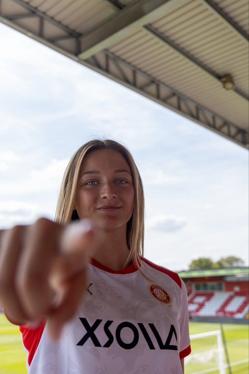 StevenageFCW's tweet photo. ✍️ 𝙒𝙚𝙡𝙘𝙤𝙢𝙚 𝙄𝙯𝙯𝙮 … because we like to spoil you, Boro’ fans, here are some of the showcase photos from Izzy’s new signing media day at the Stevenage FC Stadium!

#WeAreStevenage #WelcomeIzzy #DoolanSigns 🔴⚪️ https://t.co/xFuzLKkFxa