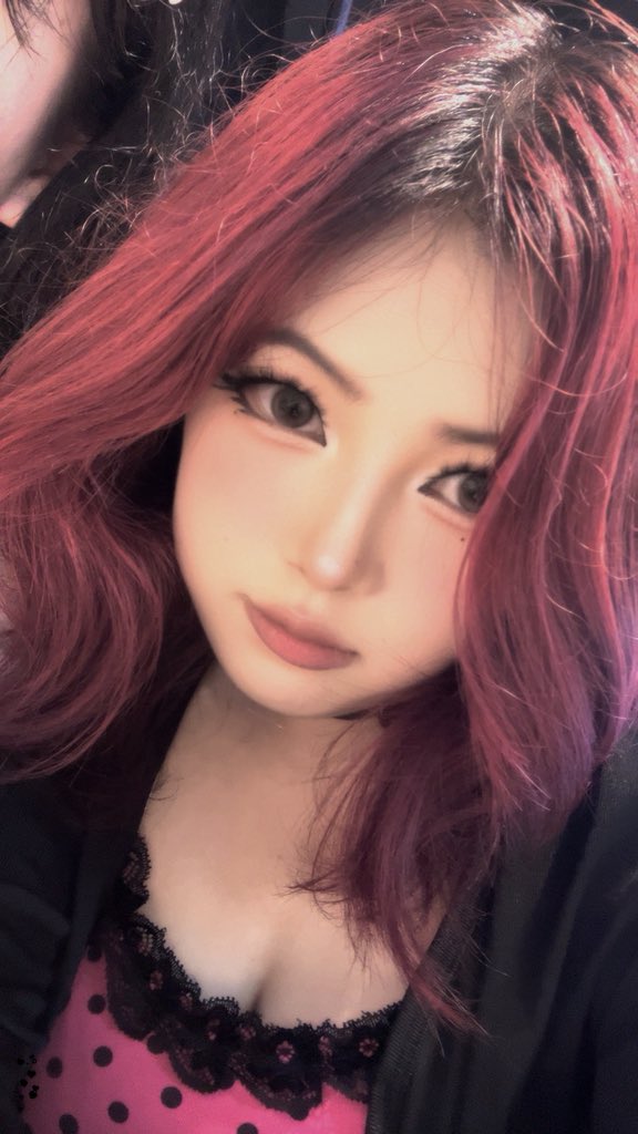 Mlik_x's tweet photo. 大头呀大头 我🤳什么时候能不是大头贴🤡 https://t.co/ZRbWgKaQ5e