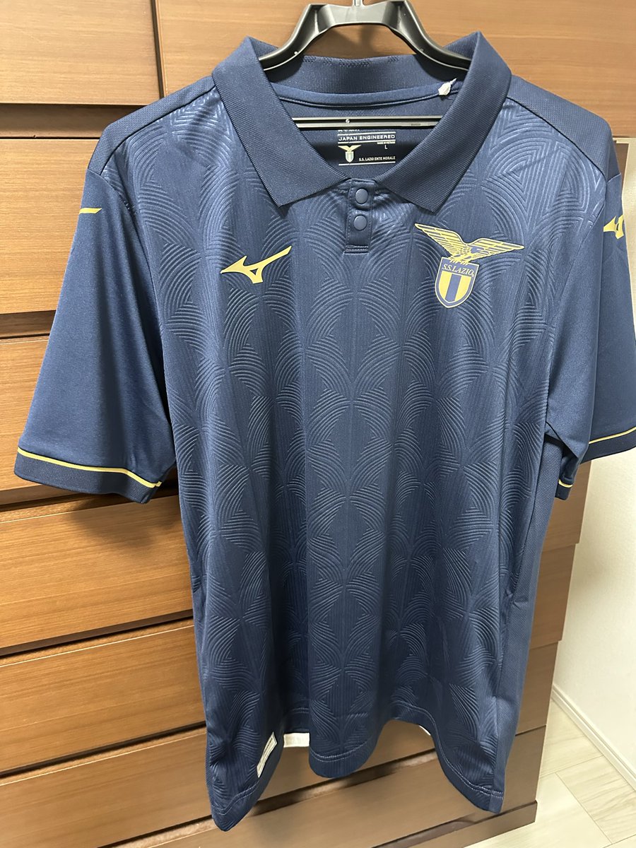 nabeffon's tweet photo. ラツィオの3rdユニフォームもきたぁあ…

あとはフィオレンティーナの記念ユニフォームを買うか…サッスオーロも…ユベントスのアウェイも… https://t.co/P4B8bEtsjX