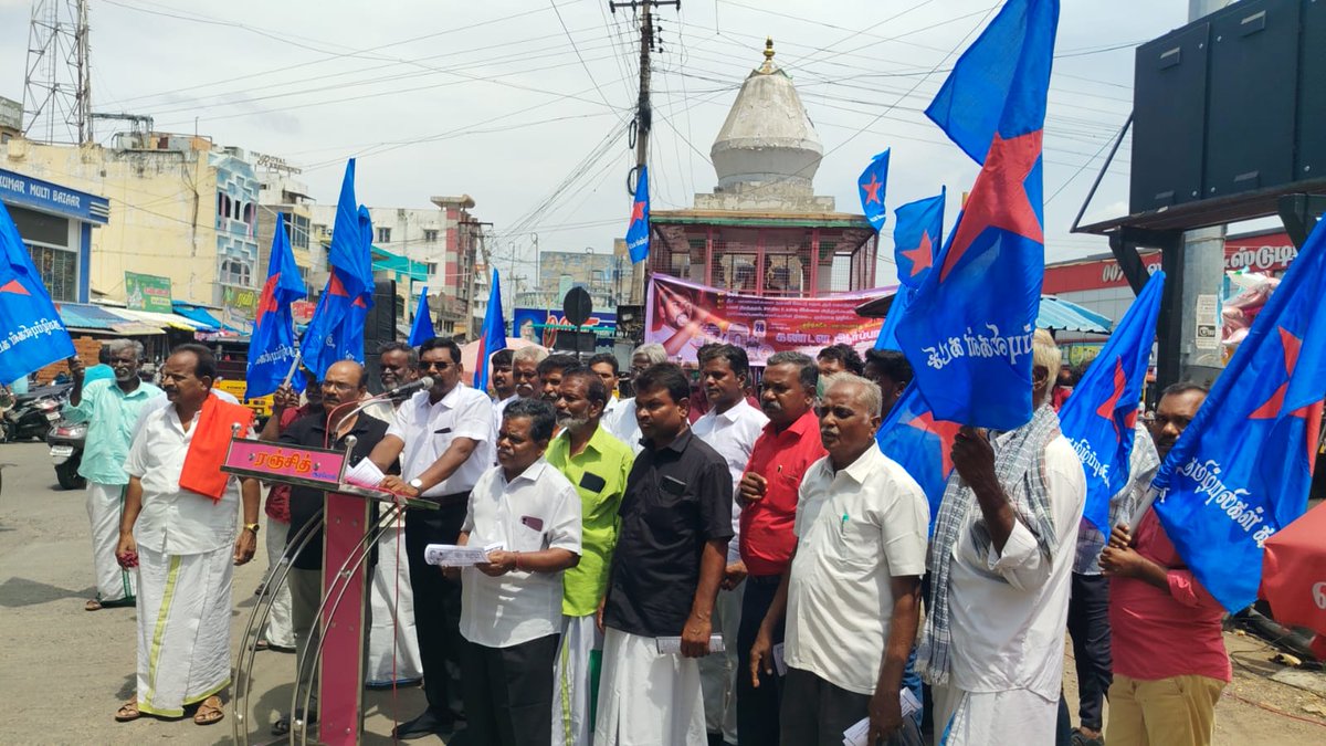 TplPerarivalan's tweet photo. சூலை-28, பெரம்பலூரில்...
மாநில உரிமைகளை பறித்துவரும் ஒன்றிய பா.ஜ.க அரசையும், மாநில உரிமைகளை 
காவு கொடுத்துவரும் 
தவெக அரசையும்-கண்டித்து 
#தமிழ்ப்புலிகள் நடத்திய
#கண்டன_ஆர்ப்பாட்டம்!
நிறைவுரையாற்றினேன்,
@CMOTamilnadu @TVKPartyHQ @Kalaignarnews @sunnewstamil @pttv_tweets https://t.co/iKcBAfIAc9
