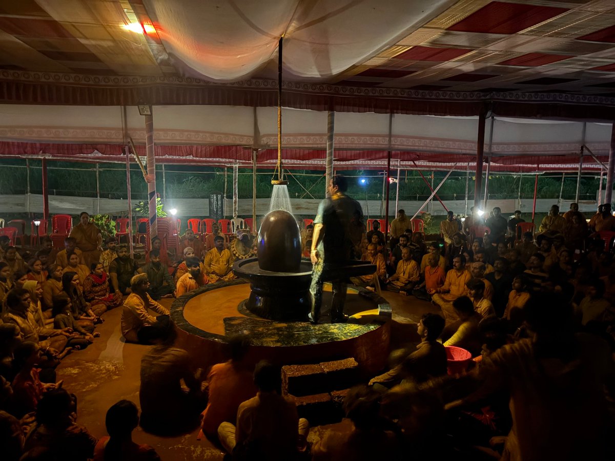 KimayaAshram's tweet photo. The sacred vibrations of Guru Sadashiv Pujan resonated across Kimaya Ashram during Guruparva.

✨ Intense spiritual processes at Anantlok
🔥 Baglamukhi Havan
🕉 Divine Bhakti processes at Bhaktisthal
🔱 Rare Atmalingam process
A journey beyond rituals indeed!
#Swami #KimayaAshram https://t.co/esSw9vBzki