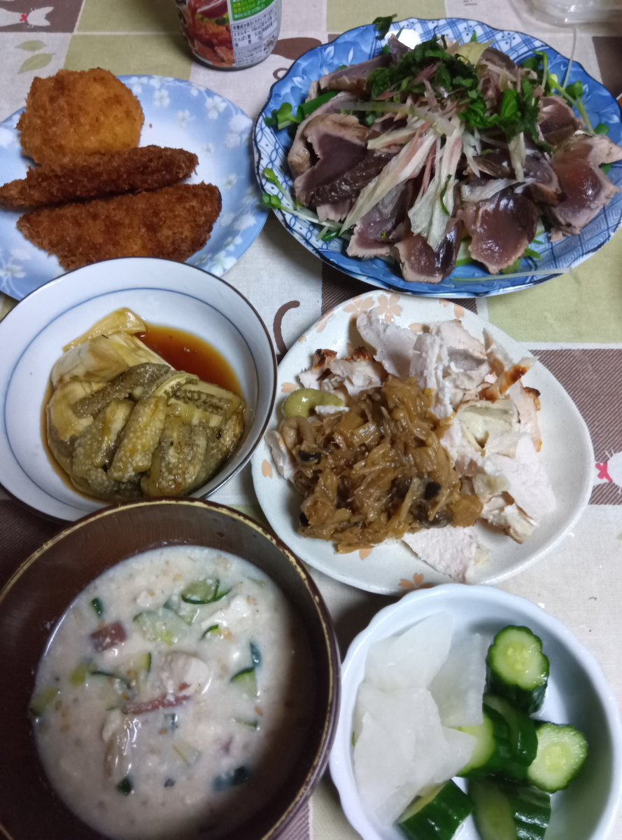 debugotoh1's tweet photo. 夕食は
カツオたたき
アジフライ
コーンクリームコロッケ
鶏胸ソテー(きのこソースわさび)
焼き茄子(昨日の残り)
冷や汁
漬け物 https://t.co/JWsy4FB5p1