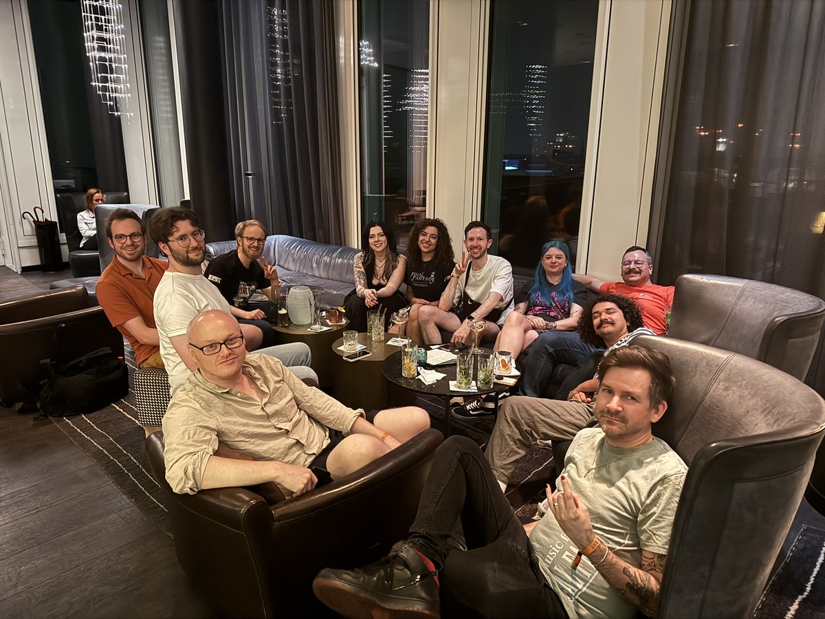 samwilljam's tweet photo. As per usual I forgot to take many photos but what an absolute blast #FFXIV Fan Fest was. I had the best time, and it was lush to get to spend time with media and creators in person (makes a change from me bothering y'all online). Big thanks to all that make this event happen. https://t.co/wn1pUVxIRU
