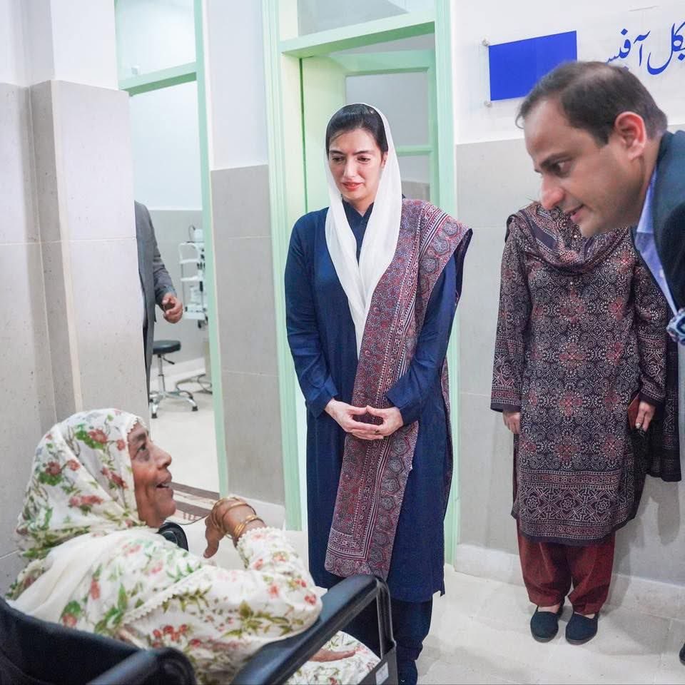 digitalpppsouth's tweet photo. @AseefaBZ  visited Spencer Eye Hospital, Lyari, which has been transformed under the leadership of Mayor Karachi Barrister Murtaza Wahab and the Government of Sindh through a Public Private Partnership model.
#pppdigitalsouth https://t.co/Yutm9W8OAt