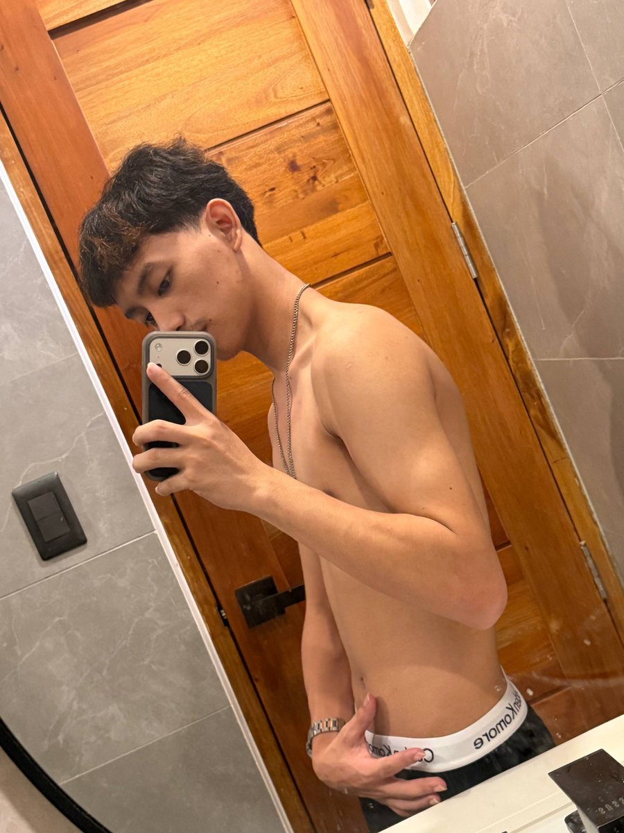 urshinzan's tweet photo. fwb, anyone? https://t.co/r8jwsG64TN