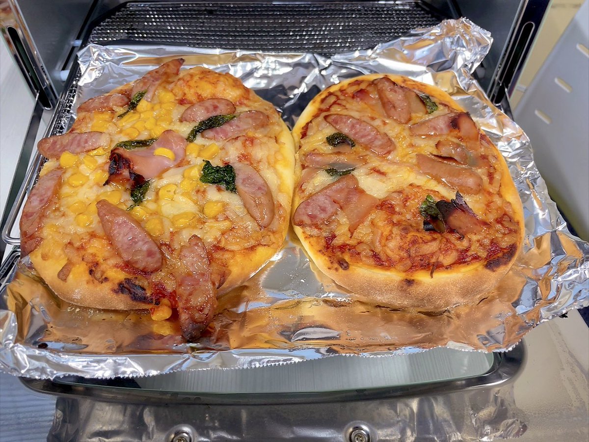 itigomoti308's tweet photo. 地震の件で忘れてたけど
今日は職場の皆で生地からピザを焼いたよ🍕

移動する時に崩れて
具が悲鳴をあげていたけど

綺麗に焼けて美味しかった！

3枚目は今日の晩御飯だよ⊂(  ᴖ ̫ᴖ)⊃💕 https://t.co/67DOAZsCFX
