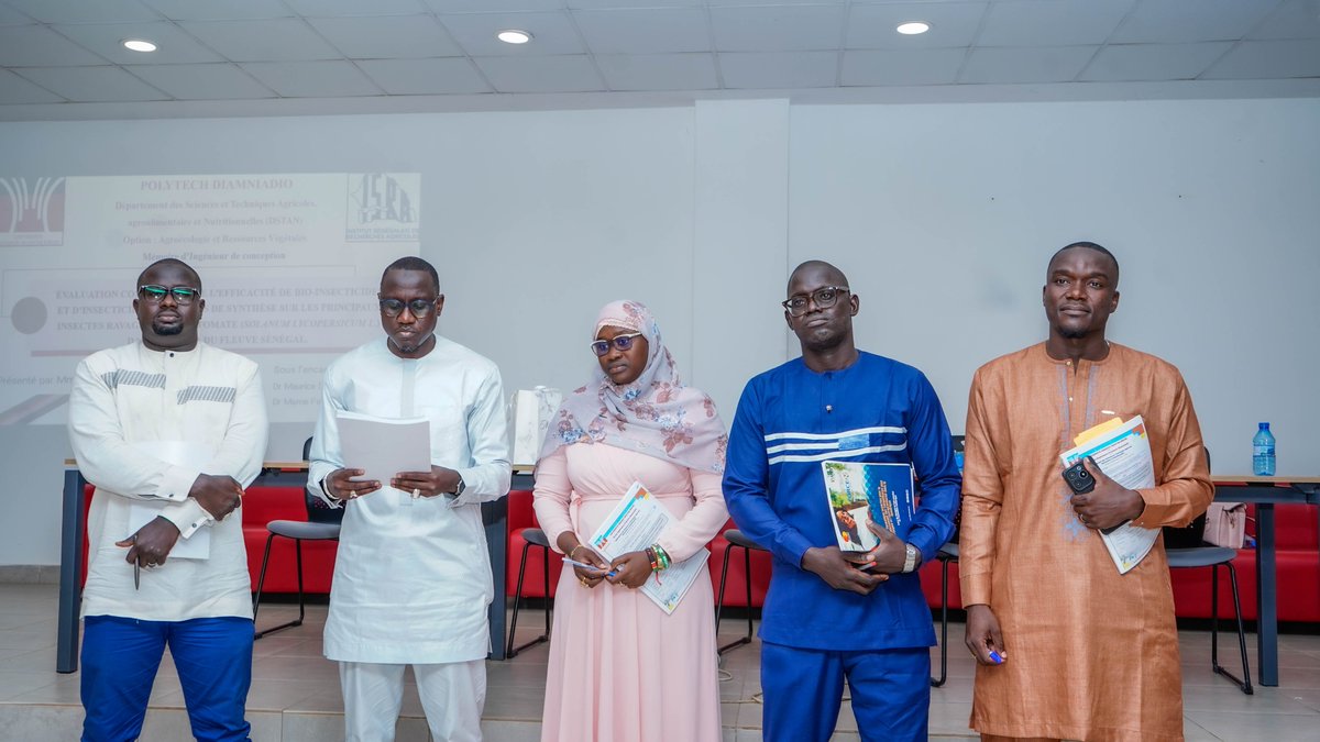 MahtarMbow's tweet photo. [#SOUTENANCE] Mme Wolimata GUEYE a soutenu avec succès son mémoire d’ingénieur de conception en Agroécologie et Ressources végétales au DSTAAN de Polytech Diamniadio – UAM. Félicitations pour cette belle réussite et plein succès pour la suite ! #PolytechDiamniadio https://t.co/waKaojNDyh