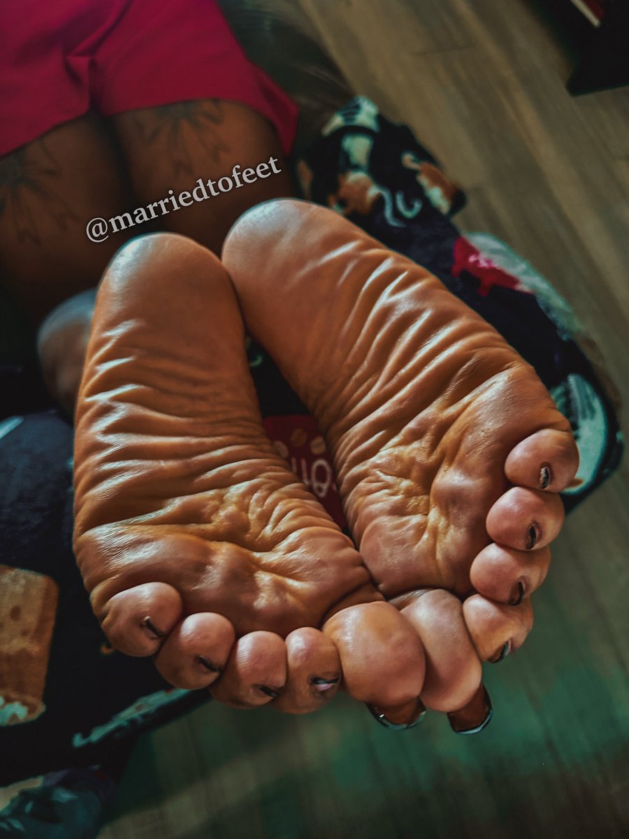 MarriedToFeet's tweet photo. @Alilouelr @SophieMB1990 https://t.co/qArf8iZqJD