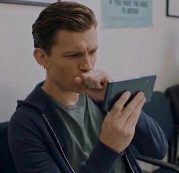 Gabikruz4's tweet photo. Me watching the Spider-Man trailer 🔥🔥 https://t.co/pEvqAW0YfC