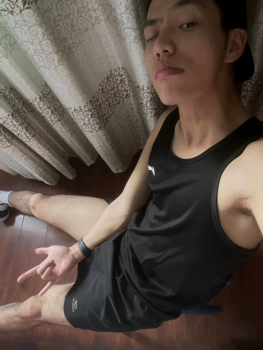 BestGayAi's tweet photo. Dy红📕网红，大家自行认领。好有性张力！#ai #体育生 #男大 #网红 #抖音 #小红书 #通讯录 https://t.co/OOjZOUTG1O