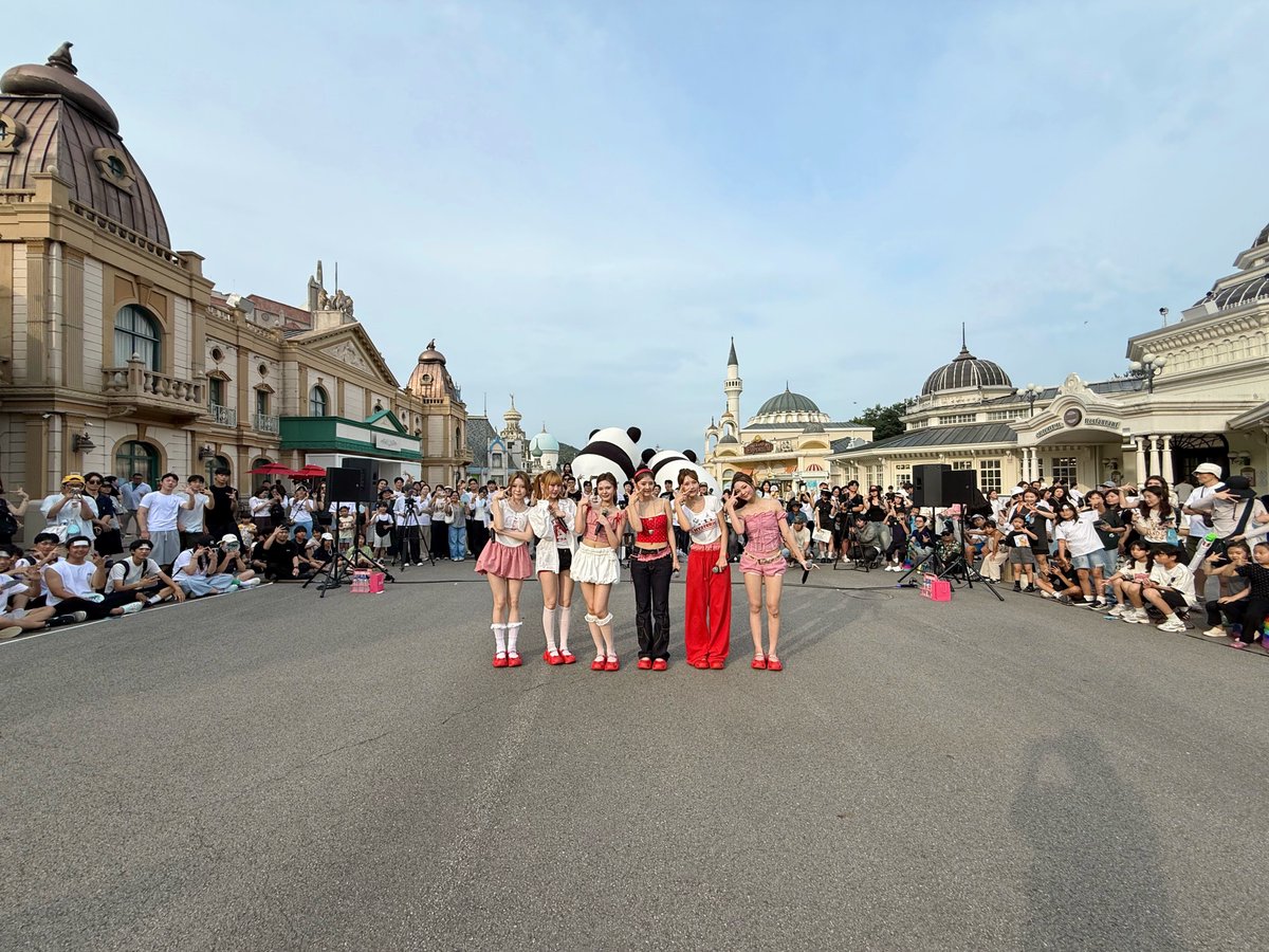 official_KIIRAS's tweet photo. [📸]

260728 EVERLAND SPECIAL BUSKING 완료💘

오늘 함께 외쳤던 TA TA! 오래오래 기억해주시고,
부채도 예쁘게 간직해주세요 ෆ꙳
함께해 주신 모든 분들 감사합니다!
다음에도 신나는 추억으로 만나요✨

#KIIRAS #키라스 https://t.co/TyRyDamq01
