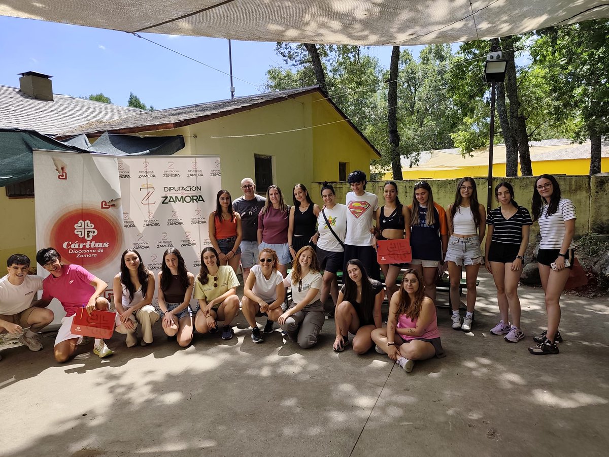 caritas_zamora's tweet photo. ⛰️​ Hoy ponemos fin a la parte teórica presencial del Curso intensivo de monitor de ocio y tiempo libre, que se ha impartido en nuestras instalaciones en el Lago de Sanabria.

🙏 Muchas gracias a @dipuzamora por colaborar con Cáritas Diocesana de Zamora una vez más. https://t.co/rq0XGgGLaS